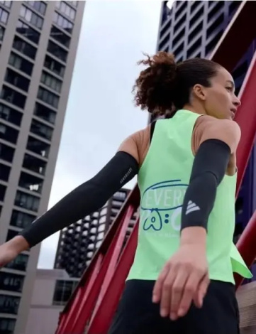 Рукава компрессионные Adidas AEROREADY COMPRESSION ARM SLEEVES черные S/M ADSL-13011BK
