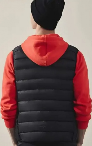 Жилетка Kelme DOWN черная 3891414.9000