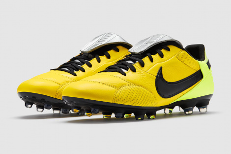 Футбольные бутсы Nike Premier III FG (КОЖА) HM0265-700