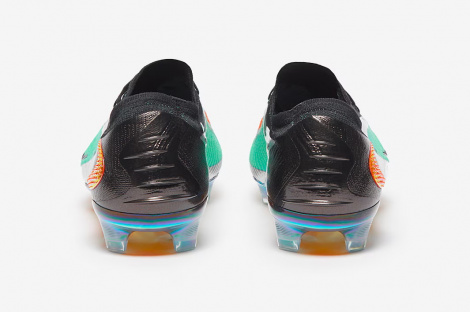 Футбольні бутси Nike Phantom 6 Elite LE FG IH3737-001