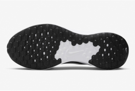 Кроссовки Nike Revolution 7 FB2207-001