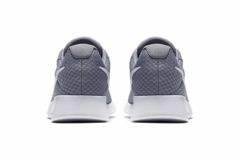 Кроссовки Nike Tanjun 812654-010