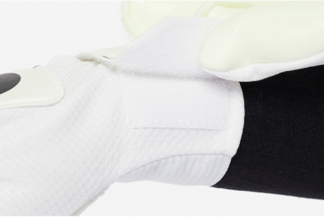 Детские вратарские перчатки Nike GK JR Match CQ7795-100