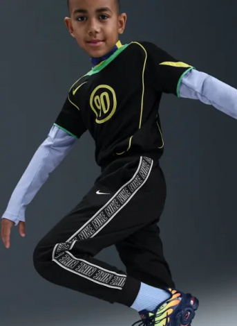 Спортивні штани підліткові Nike SPORTSWEAR CLUB DRI-FIT JOGGERS чорні HQ9322-010