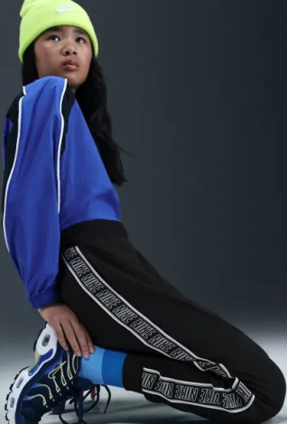 Спортивні штани підліткові Nike SPORTSWEAR CLUB DRI-FIT JOGGERS чорні HQ9322-010