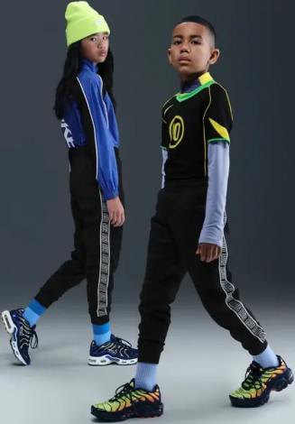 Спортивні штани підліткові Nike SPORTSWEAR CLUB DRI-FIT JOGGERS чорні HQ9322-010