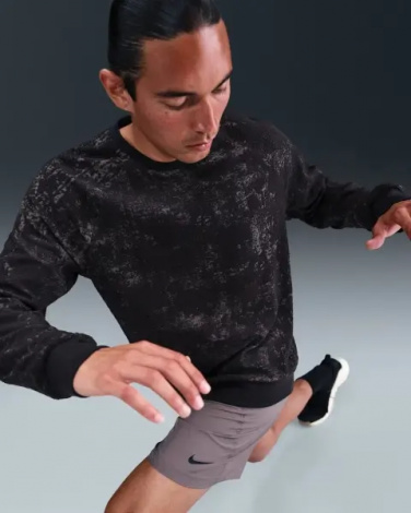 Свитшот Nike PRIMARY THERMA-FIT VERSATILE CREW черный HV3805-010