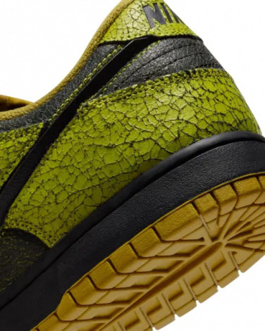 Кроссовки Nike DUNK LOW RETRO QS лаймово-оливково-черные HV6103-300