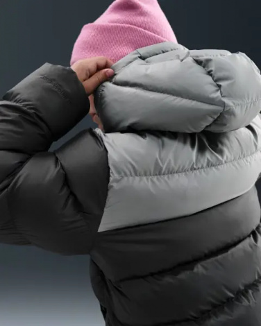 Куртка подростковая Nike SPORTSWEAR ALL DAY PLAY THERMA-FIT LOOSE-FIT черно-серая IB6164-010