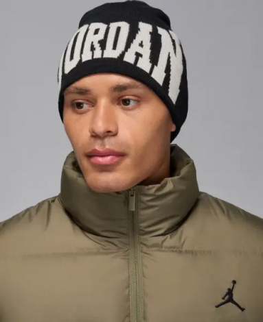 Шапка Nike JORDAN PEAK BEANIE черно-белая II1716-010