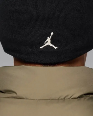 Шапка Nike JORDAN PEAK BEANIE черно-белая II1716-010
