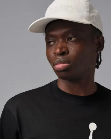 Футболка Nike JORDAN чорно-біла IF5568-010