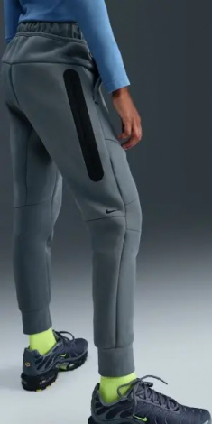 Спортивний костюм підлітковий Nike SPORTSWEAR TECH FLEECE димчасто-сіро-чорний HV5867-060__HV5869-060