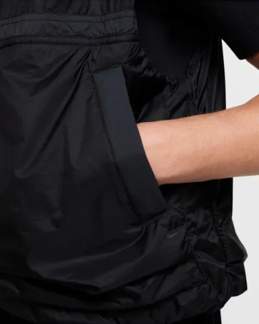 Жилетка Nike TECH WOVEN черная HM4262-010