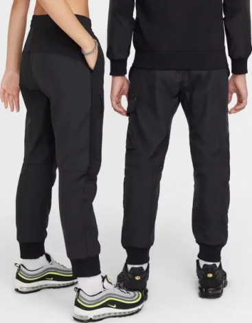 Спортивный костюм подростковый Nike SPORTSWEAR CITY UTILITY EASYON THERMA-FIT WINTERIZED черный HF4208-010__HF4211-010