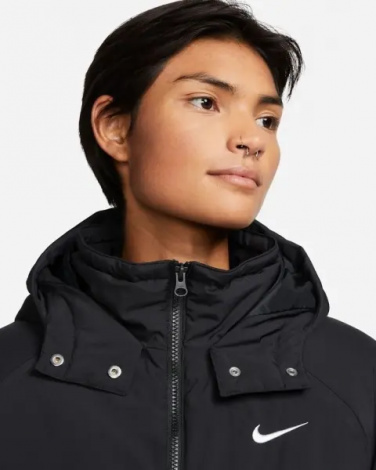 Куртка жіноча Nike SPORTSWEAR ESSENTIAL чорна DV7874-010