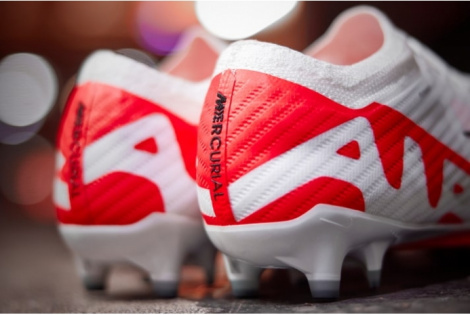 Футбольные бутсы Nike Air Zoom Mercurial Vapor 15 Elite FG DJ4978-600