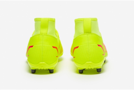Дитячі футбольні бутси Nike Mercurial Superfly 8 Club MG Junior CV0790-760