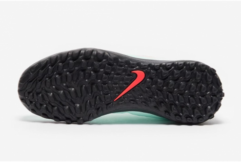 Детские сороконожки Nike Phantom Luna II Academy TF Junior FJ2610-300