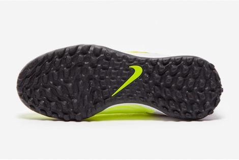 Детские сороконожки Nike Phantom GX Academy DF TF Junior DD9556-705