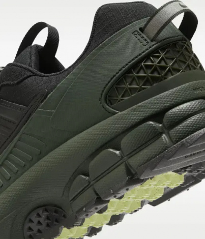 Кроссовки Nike ZOOM VOMERO ROAM WINTERIZED темно-зелено-черные FV2295-300
