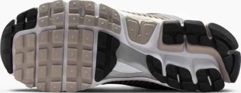Кроссовки Nike ZOOM VOMERO 5 серебряно-коричневые FJ4151-007