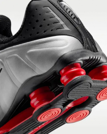 Кроссовки женские Nike SHOX R4 черно-серебряно-красные AR3565-011
