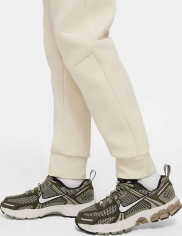Спортивні штани підліткові Nike SPORTSWEAR TECH FLEECE бежеві HV5869-235