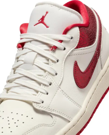 Кросівки жіночі Nike AIR JORDAN 1 LOW SE біло-червоні HJ9338-106