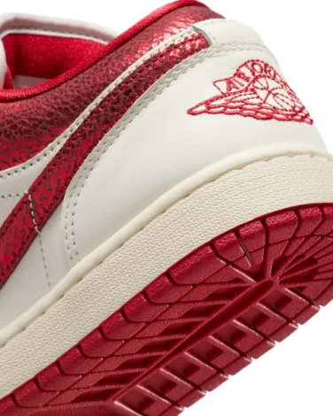 Кросівки жіночі Nike AIR JORDAN 1 LOW SE біло-червоні HJ9338-106