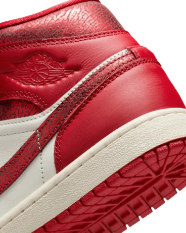 Кросівки жіночі Nike AIR JORDAN 1 MID SE червоно-білі HJ9337-106