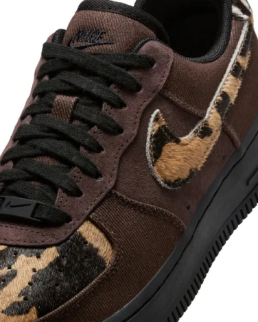 Кросівки жіночі Nike AIR FORCE 1 '07 темно-коричневі HV6356-200