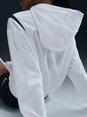 Вітровка жіноча Nike SPORTSWEAR CLASSIC UV PROTECTION біло-чорна HM8971-100