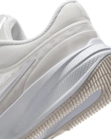 Кроссовки беговые подростковые Nike STAR RUNNER 5 (GS) молочные HF7004-101