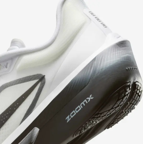 Кроссовки беговые женские Nike ZOOM FLY 6 бело-черные FN8455-100