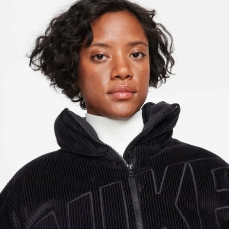 Куртка жіноча Nike SPORTSWEAR ESSENTIAL THERMA-FIT OVERSIZED CORDUROY чорна FB8727-010