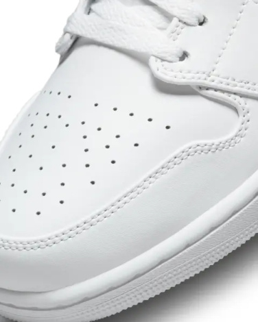 Кроссовки Nike AIR JORDAN 1 LOW белые 553558-136
