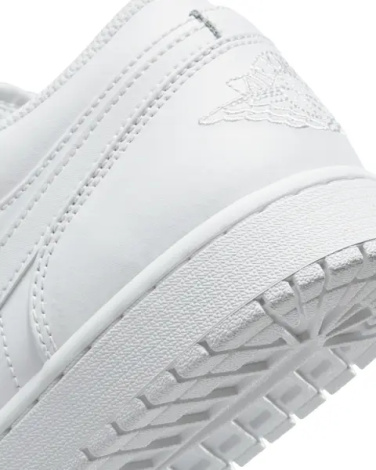 Кроссовки Nike AIR JORDAN 1 LOW белые 553558-136