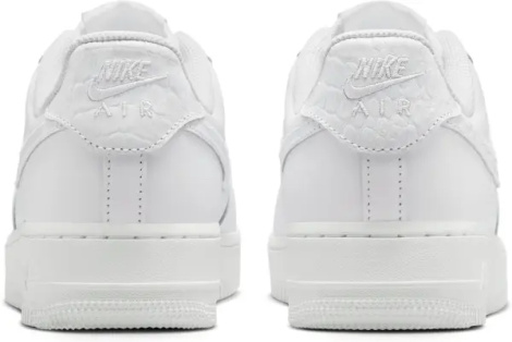 Кроссовки женские Nike AIR FORCE 1 '07 SE белые IO4837-100