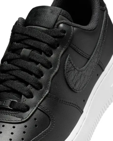 Кросівки жіночі Nike AIR FORCE 1 '07 SE чорні IO4837-001