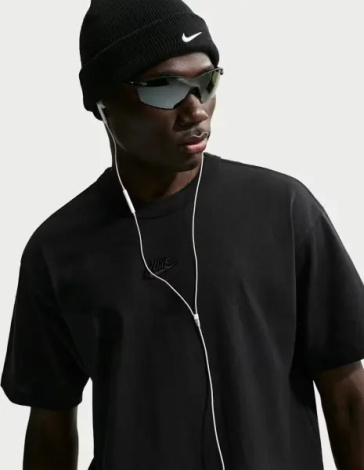 Футболка Nike SPORTSWEAR PREMIUM ESSENTIALS черная IH1121-010