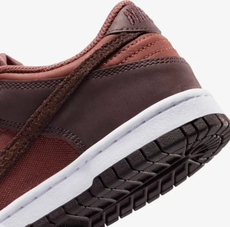 Кросівки підліткові Nike DUNK LOW SE (GS) коричневі HQ9293-200