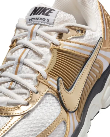 Кроссовки женские Nike ZOOM VOMERO 5 золотисто-белые HF7723-001