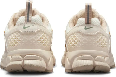 Кроссовки подростковые Nike VOMERO 5 (GS) бежевые HF6998-106