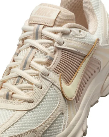 Кроссовки подростковые Nike VOMERO 5 (GS) бежевые HF6998-106