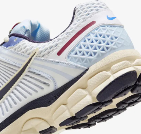 Кроссовки женские Nike ZOOM VOMERO 5 бело-сине-красные FV8111-451