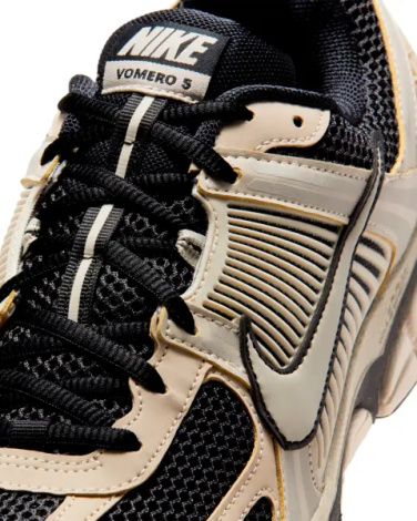 Кроссовки Nike ZOOM VOMERO 5 бежево-черные FJ4151-008