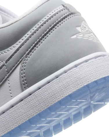 Кросівки жіночі Nike AIR JORDAN 1 LOW сіро-білі DC0774-105