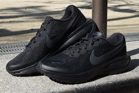Кросівки Nike Revolution 8 HJ9198-002