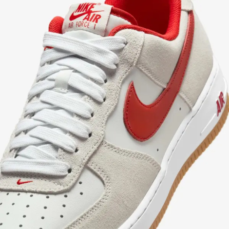 Кросівки Nike AIR FORCE 1 '07 LV8 бежево-червоні IB6388-101